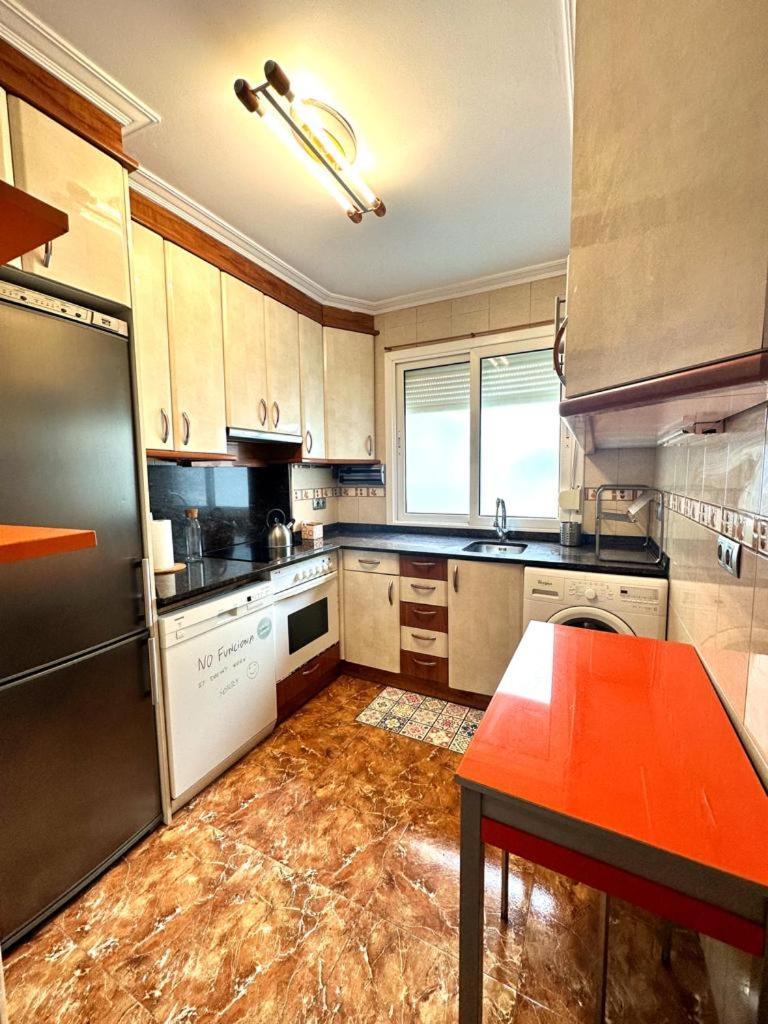 Apartamento Soleado Para 8 Personas En Santoña Rum bild